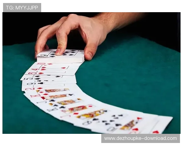 德州扑克职业选手的成功之路：经验总结与实战技巧揭秘